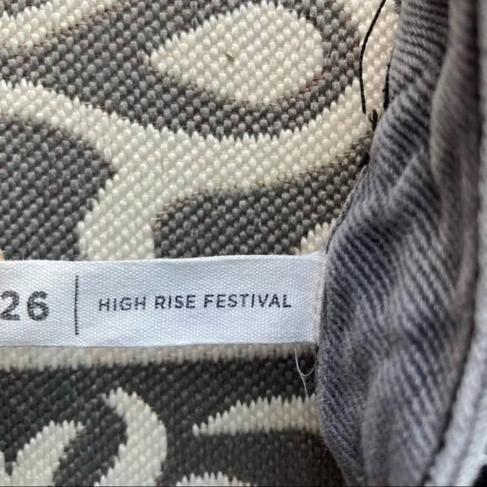 💋 Pacsun high rise festival black distressed jean denim shorts 26
